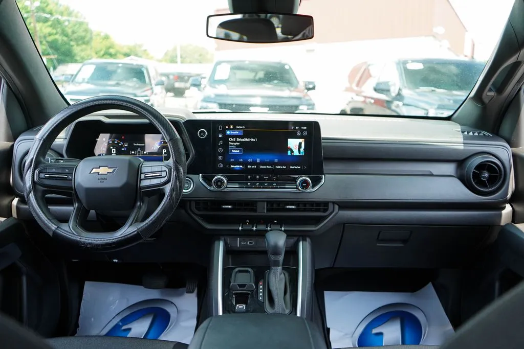 2025 Chevrolet Colorado Work Truck - Photo 9
