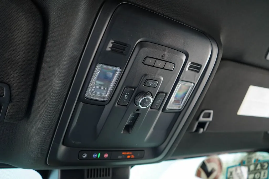 2024 GMC Yukon XL SLT - Photo 11