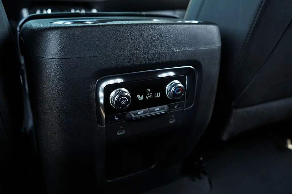 2024 GMC Yukon XL SLT - Photo 35
