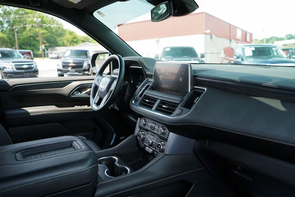 2024 GMC Yukon XL SLT - Photo 13