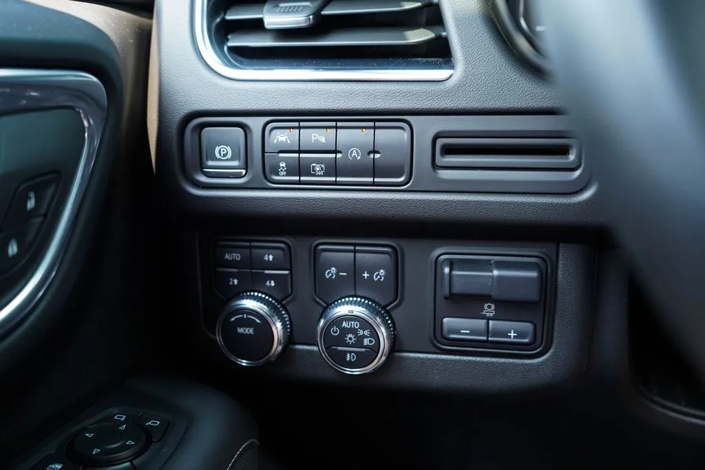 2024 GMC Yukon XL SLT - Photo 31