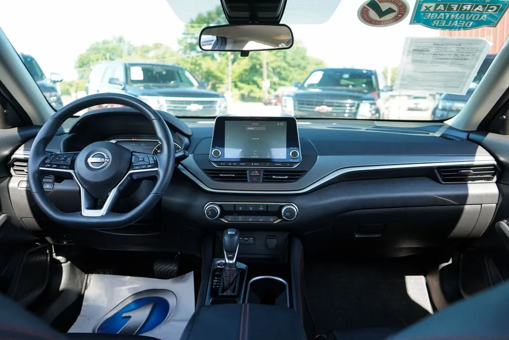 Nissan Altima photo 9