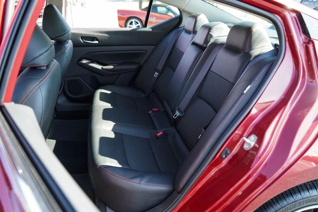 Nissan Altima photo 8