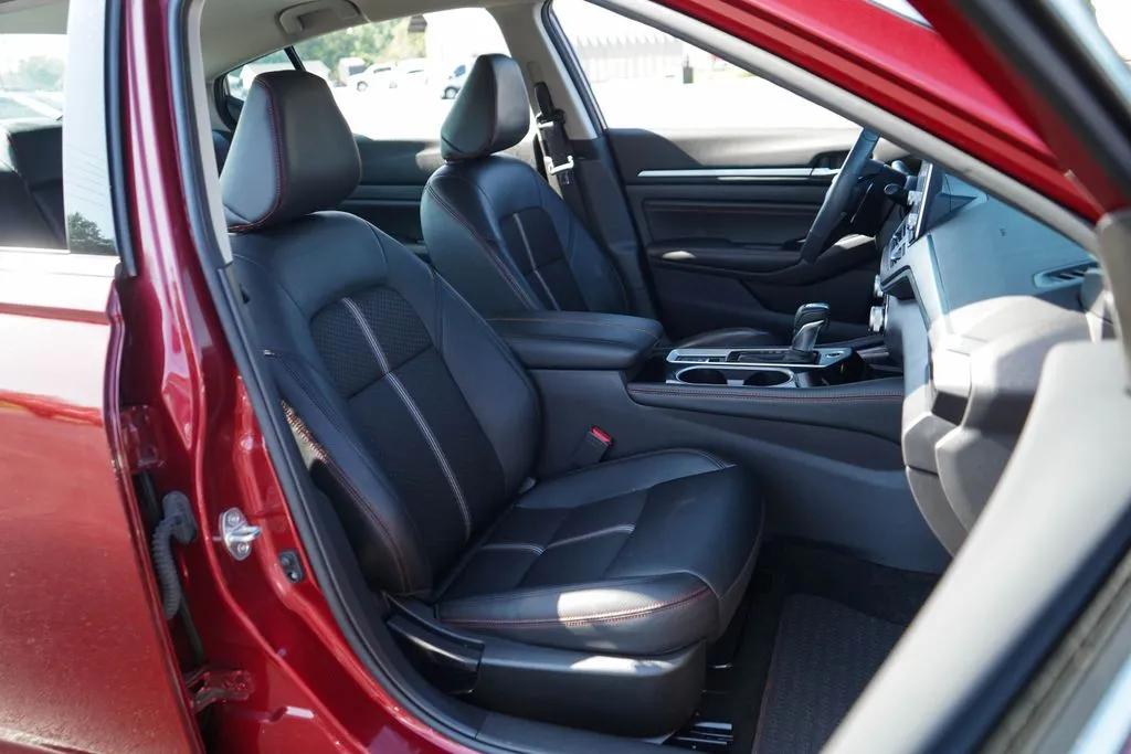 Nissan Altima photo 12