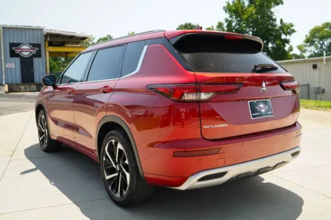 More photos of 2022 Mitsubishi Outlander SEL at TLC Motors, SC