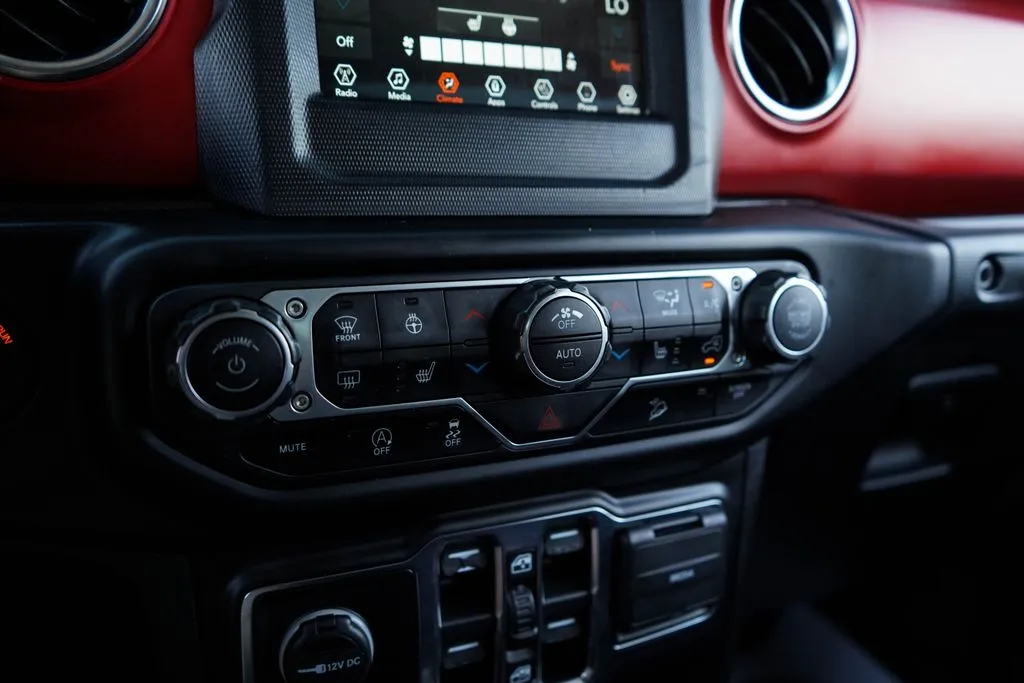 Jeep Wrangler photo 30