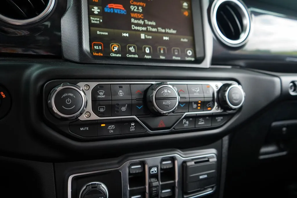 Jeep Wrangler photo 32