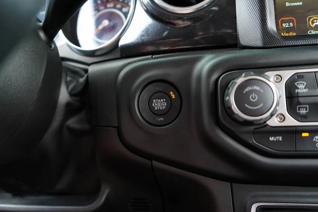 Jeep Wrangler photo 33