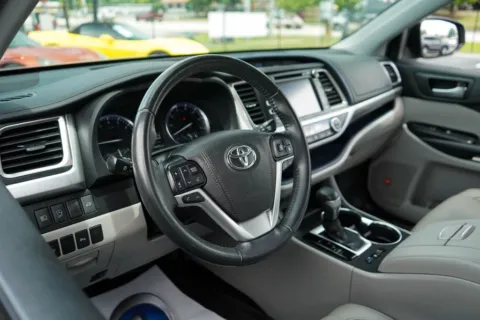 More photos of 2019 Toyota Highlander Limited at TLC Motors, SC