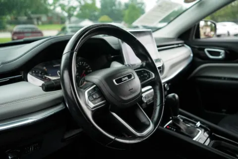 More photos of 2022 Jeep Compass Limited at TLC Motors, SC