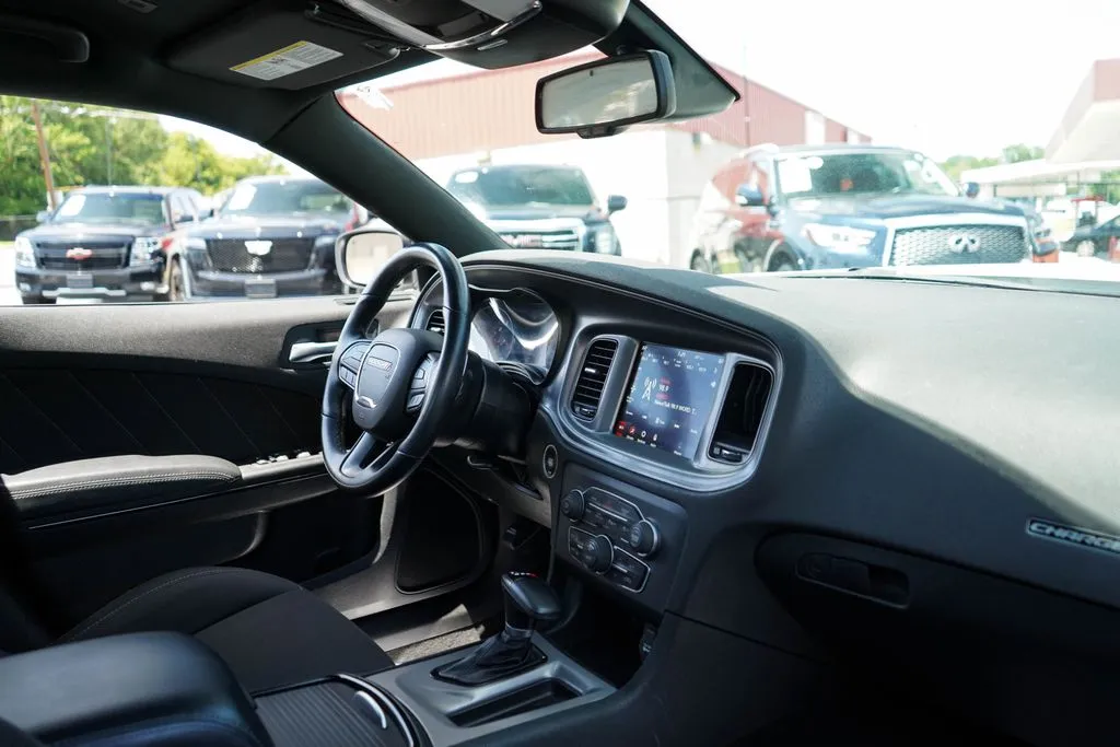 Dodge Charger photo 13