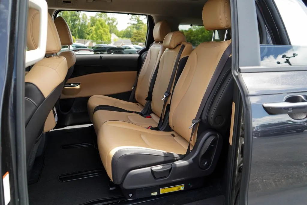 Kia Carnival photo 8