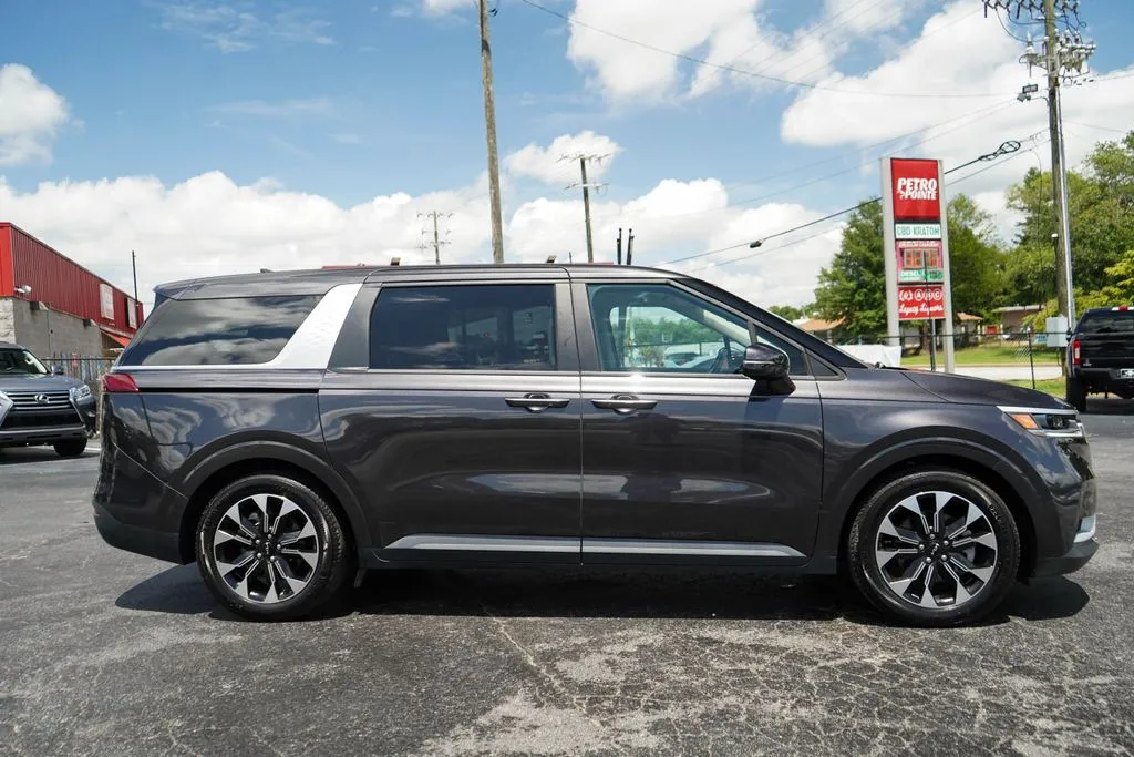 Kia Carnival photo 2