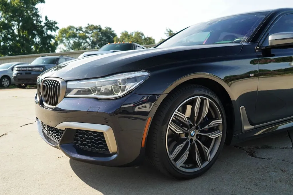 BMW 7 Series photo 19