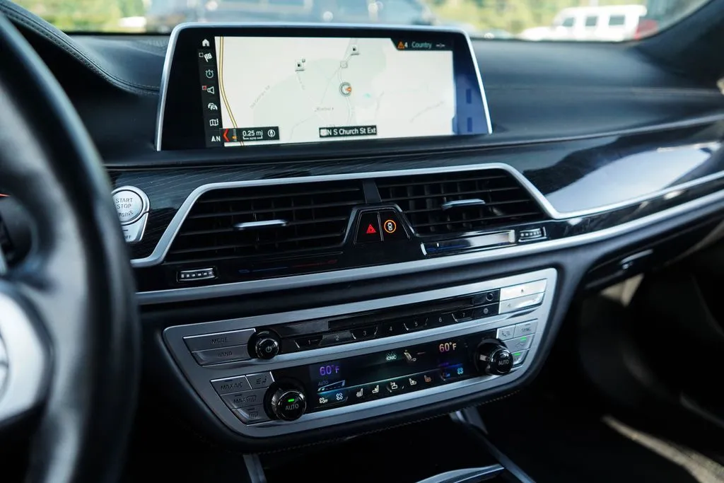 BMW 7 Series photo 8