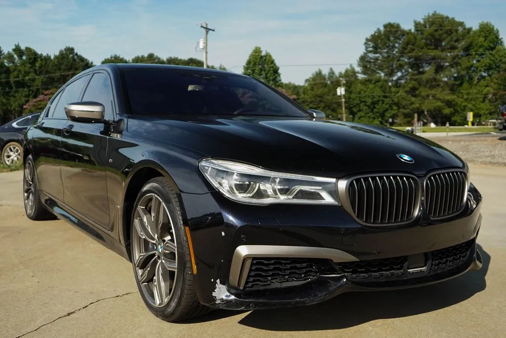 BMW 7 Series photo 39