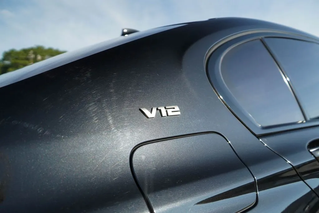 BMW 7 Series photo 21