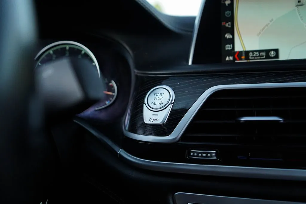 BMW 7 Series photo 30