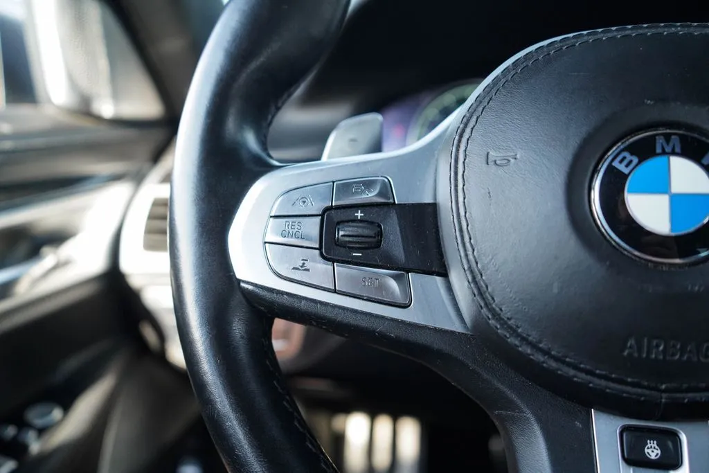 BMW 7 Series photo 34