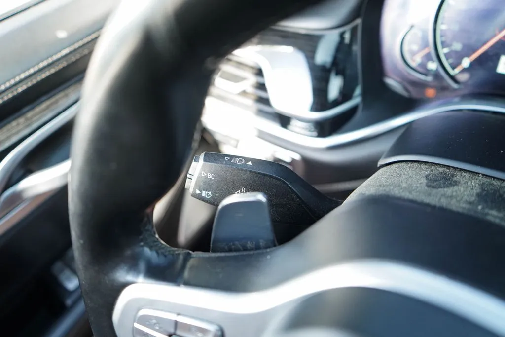 BMW 7 Series photo 36