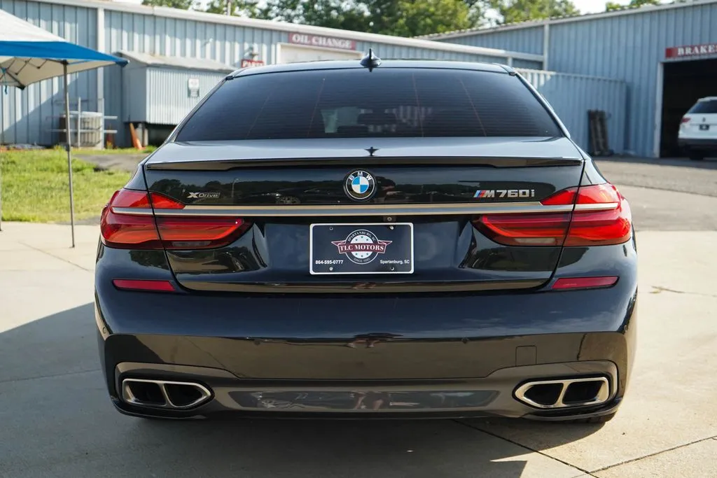 BMW 7 Series photo 22