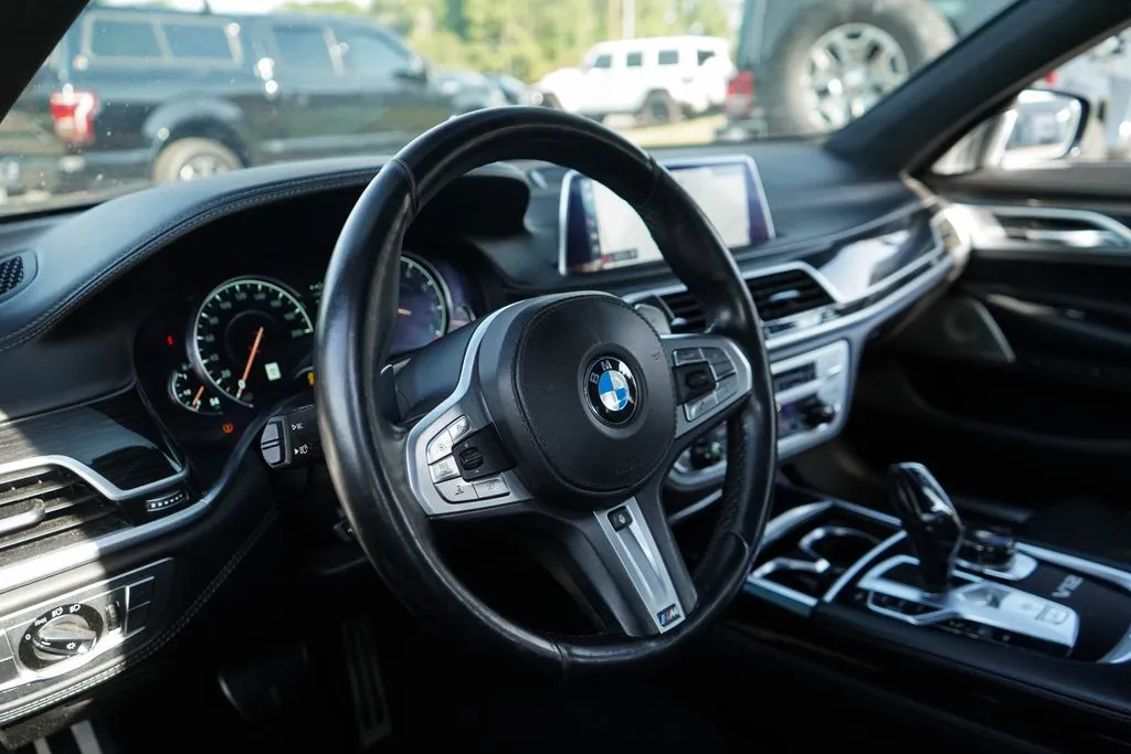 BMW 7 Series photo 6
