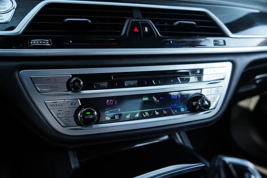 BMW 7 Series photo 29