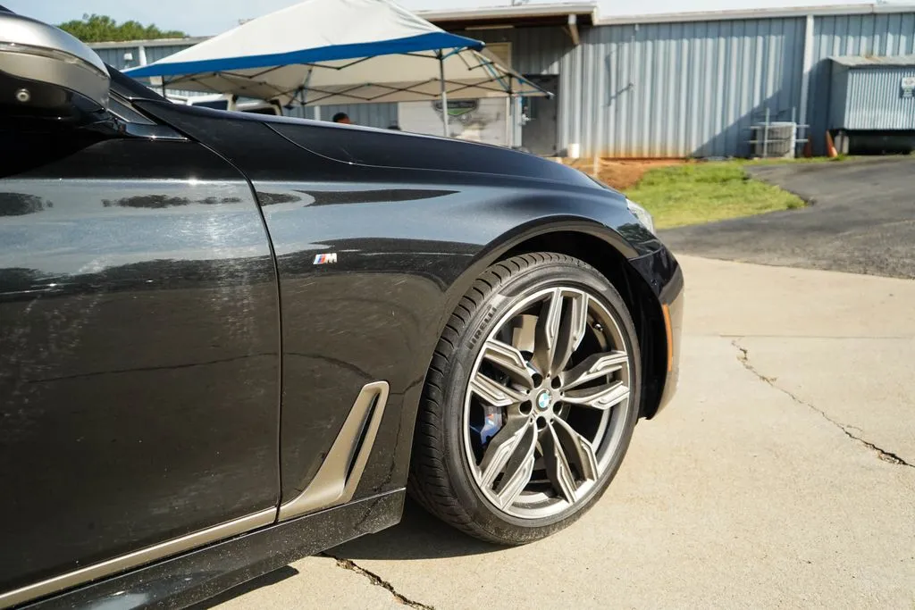 BMW 7 Series photo 20