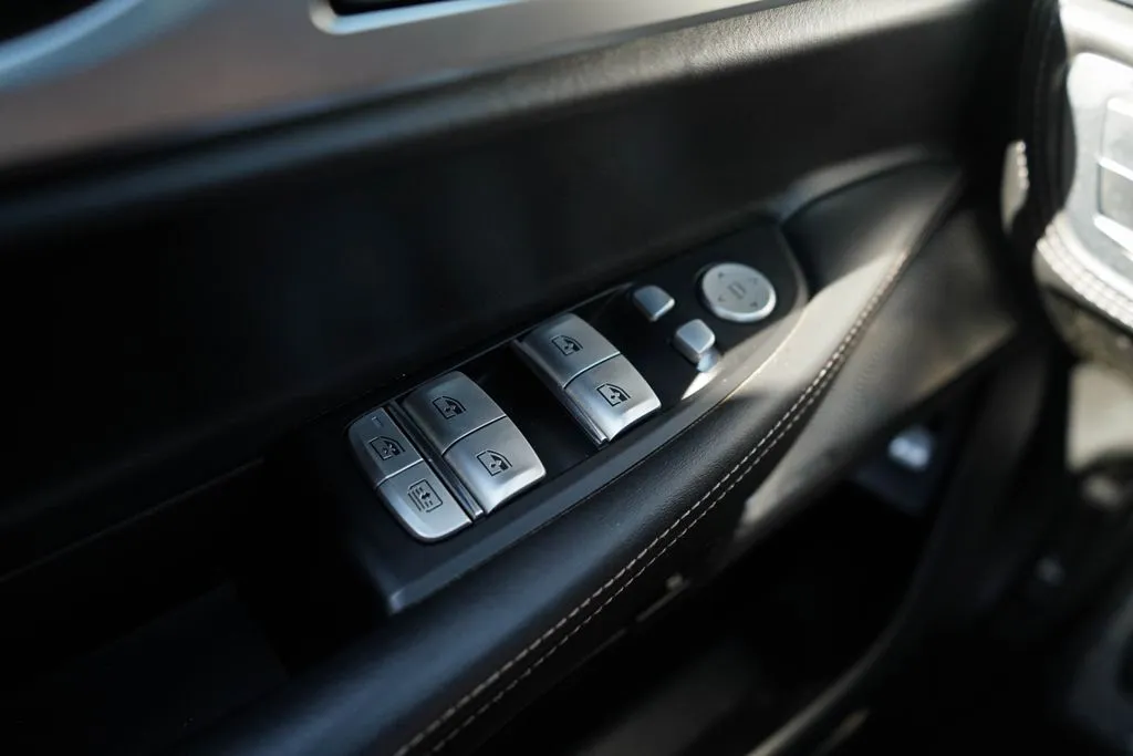 BMW 7 Series photo 32
