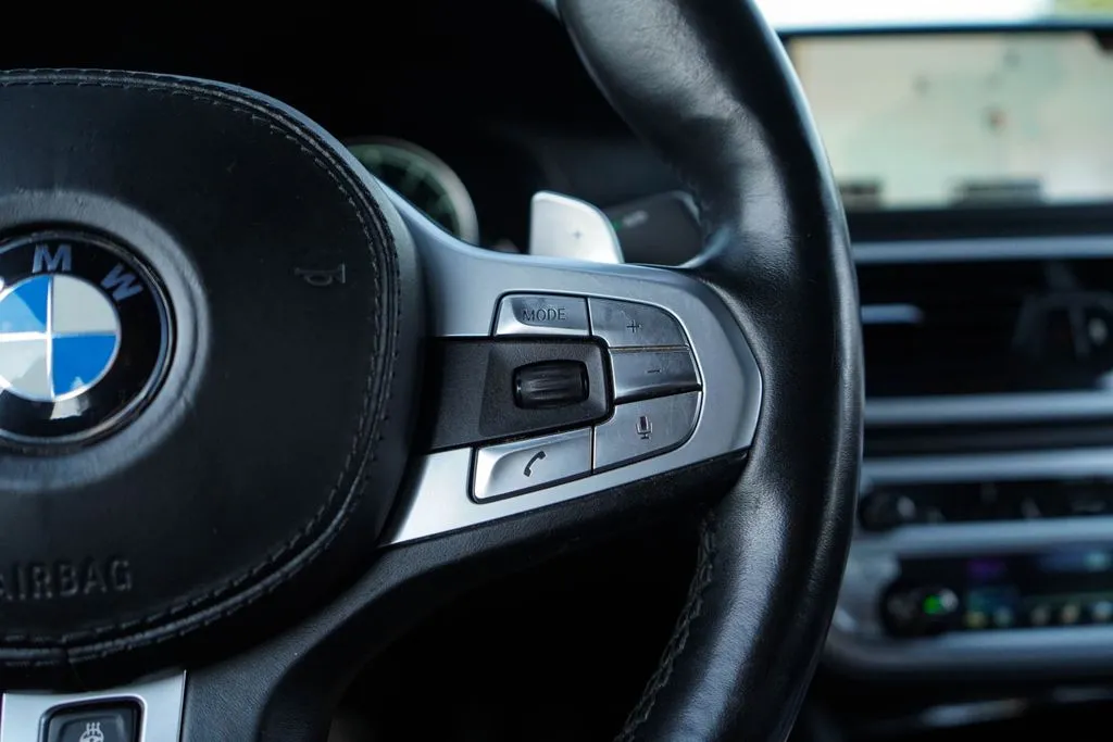 BMW 7 Series photo 31