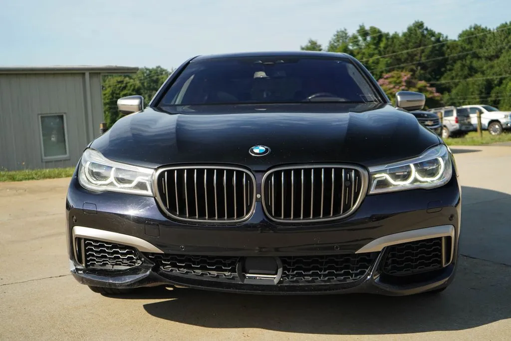 BMW 7 Series photo 18
