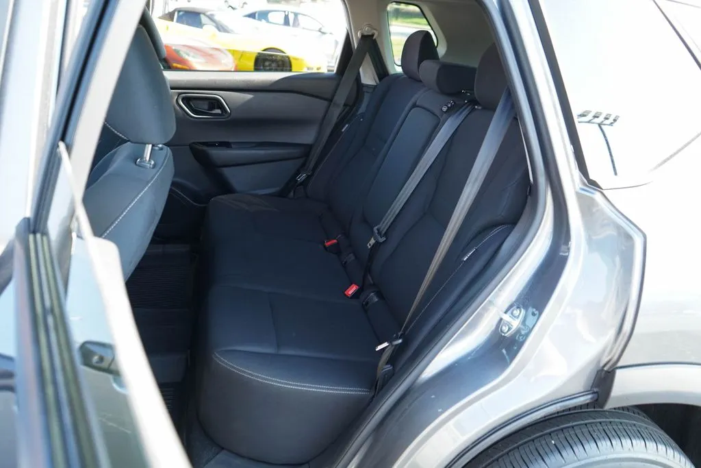 Nissan Rogue photo 8