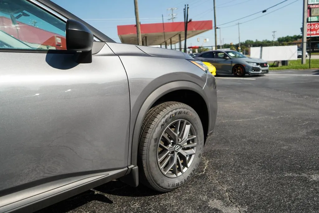 Nissan Rogue photo 16