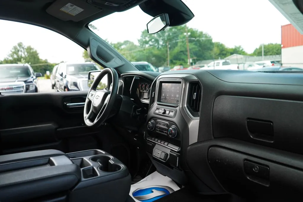 Chevrolet Silverado photo 13