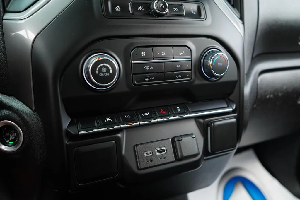 Chevrolet Silverado photo 27