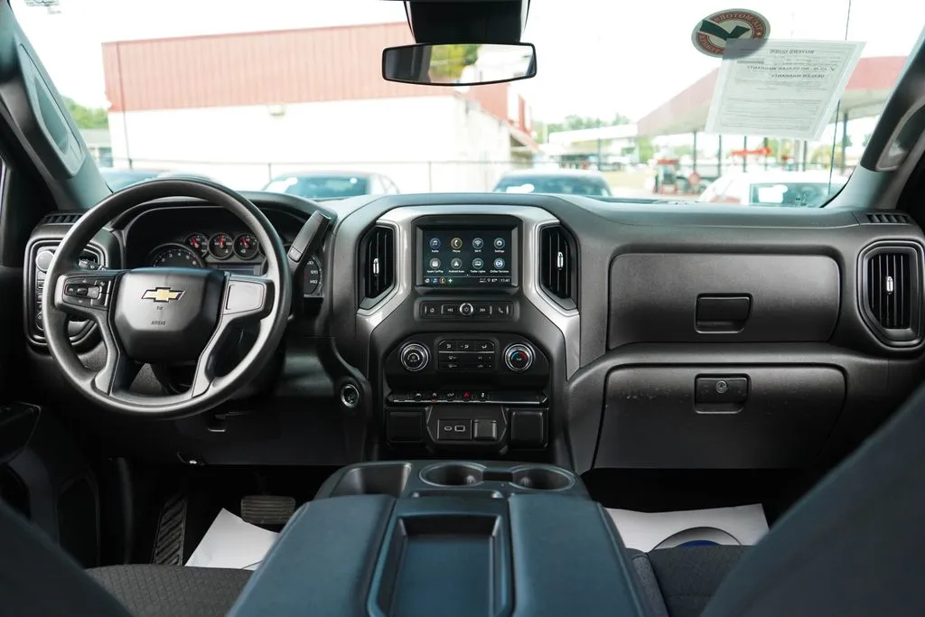 Chevrolet Silverado photo 9