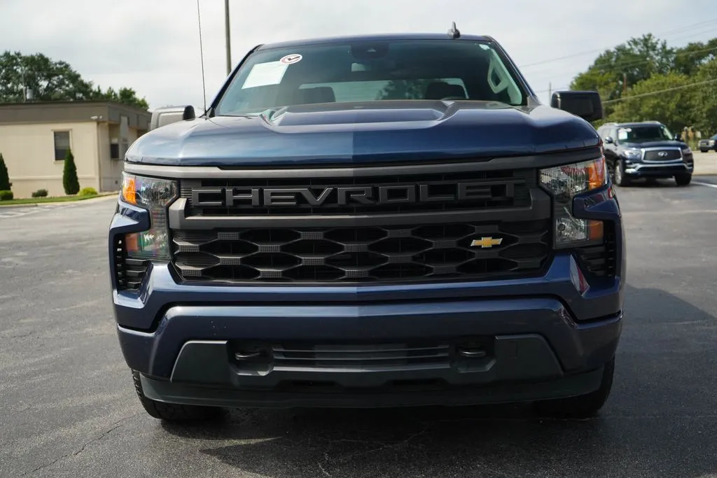 Chevrolet Silverado photo 17