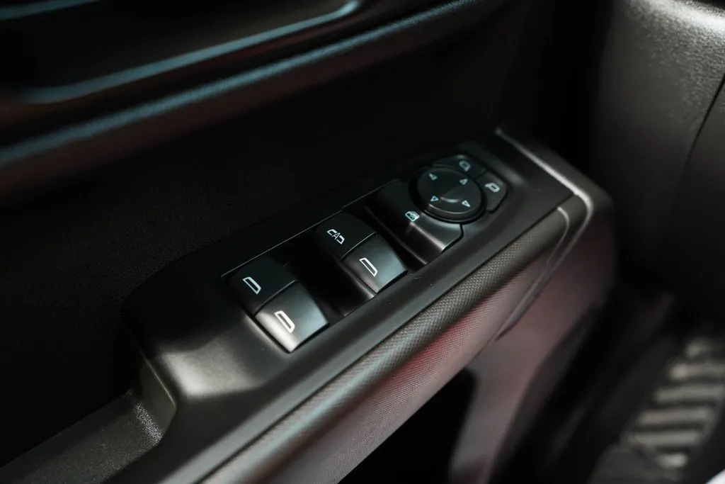 Chevrolet Silverado photo 31