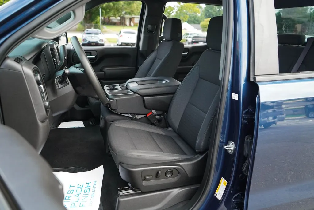 Chevrolet Silverado photo 6