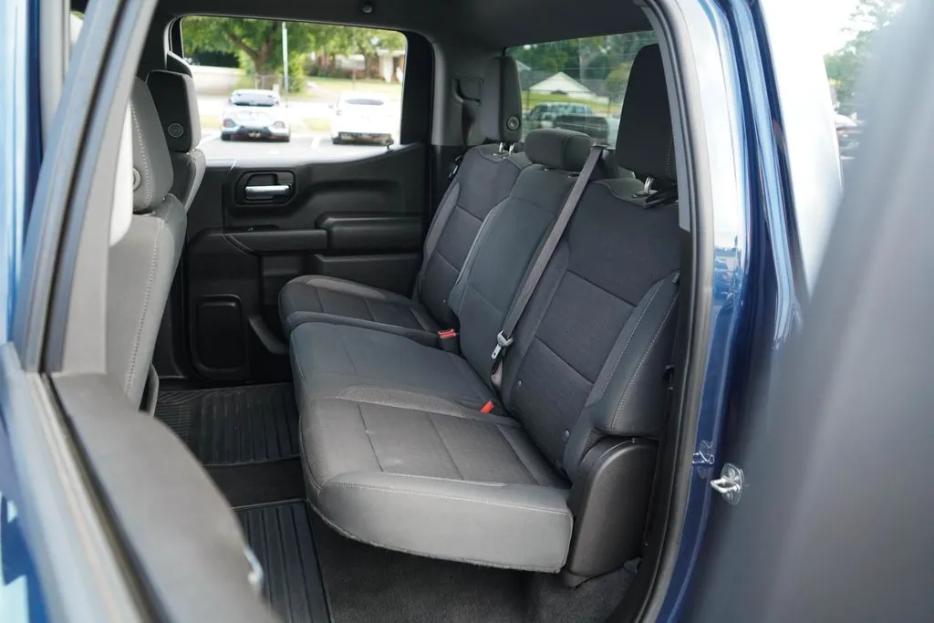 Chevrolet Silverado photo 8