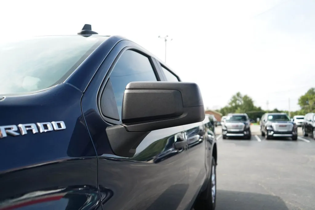 Chevrolet Silverado photo 23