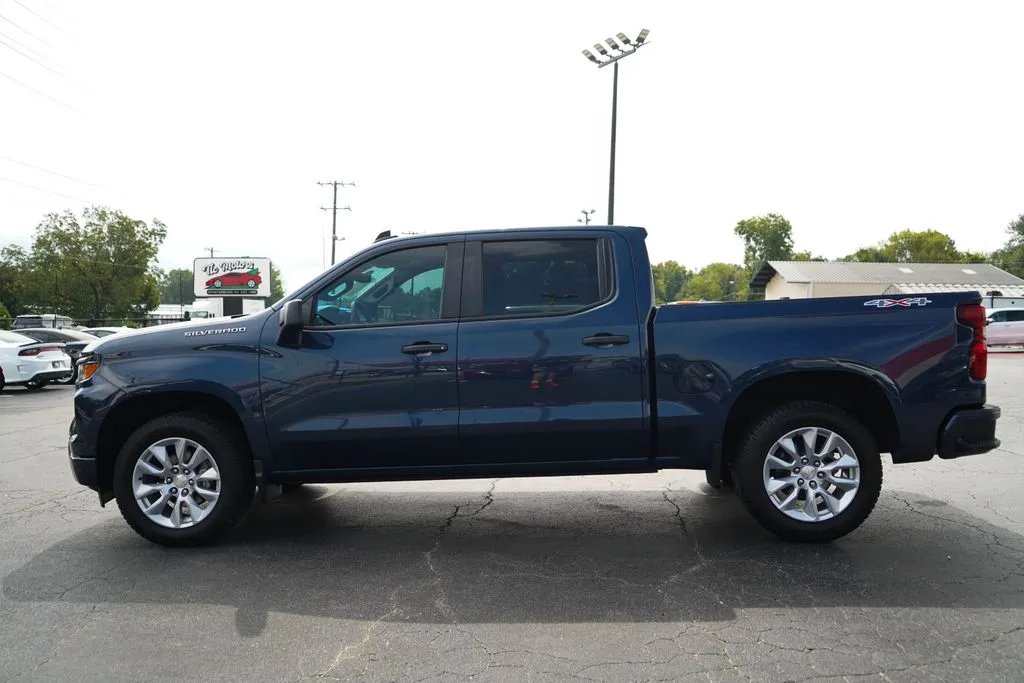 Chevrolet Silverado photo 24