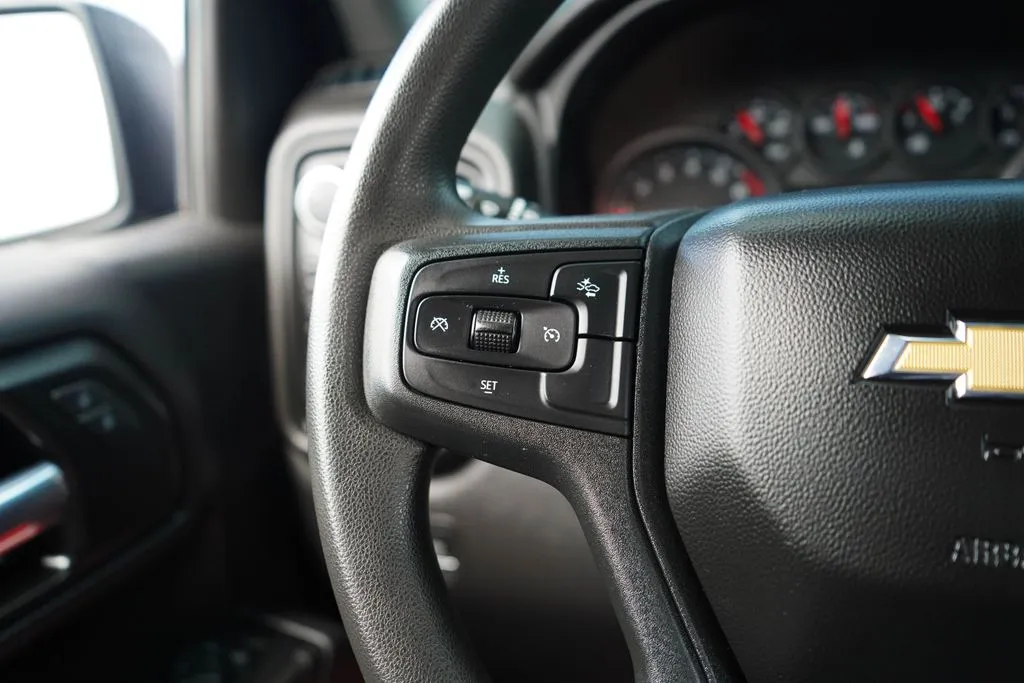 Chevrolet Silverado photo 30