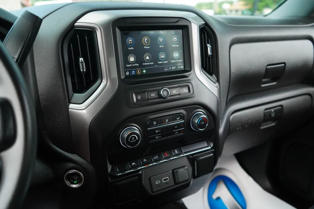 Chevrolet Silverado photo 7