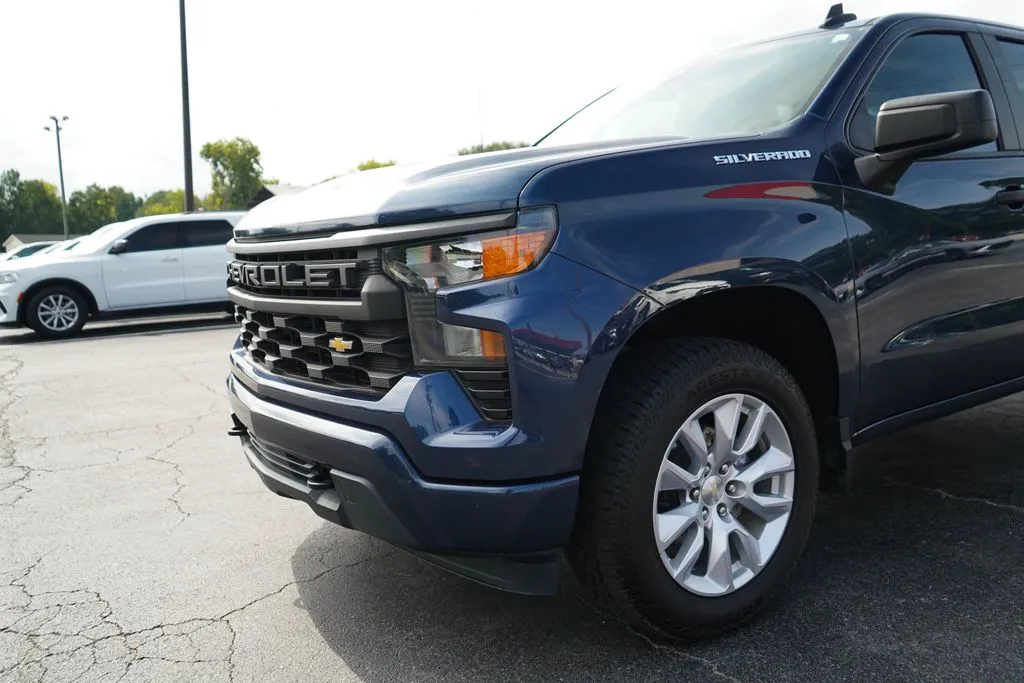 Chevrolet Silverado photo 18