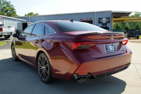 More photos of 2019 Toyota Avalon XSE at TLC Motors, SC