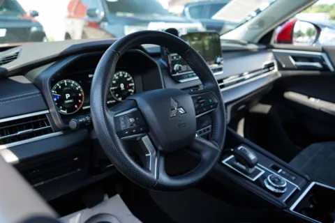 More photos of 2024 Mitsubishi Outlander SE at TLC Motors, SC