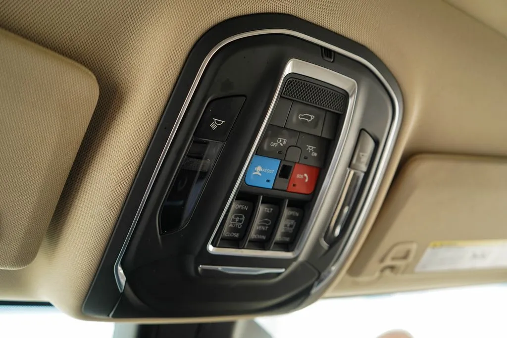 Jeep Grand Cherokee L photo 11