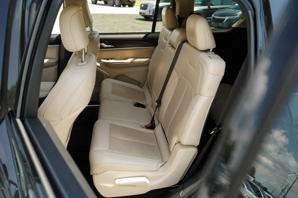 Jeep Grand Cherokee L photo 8