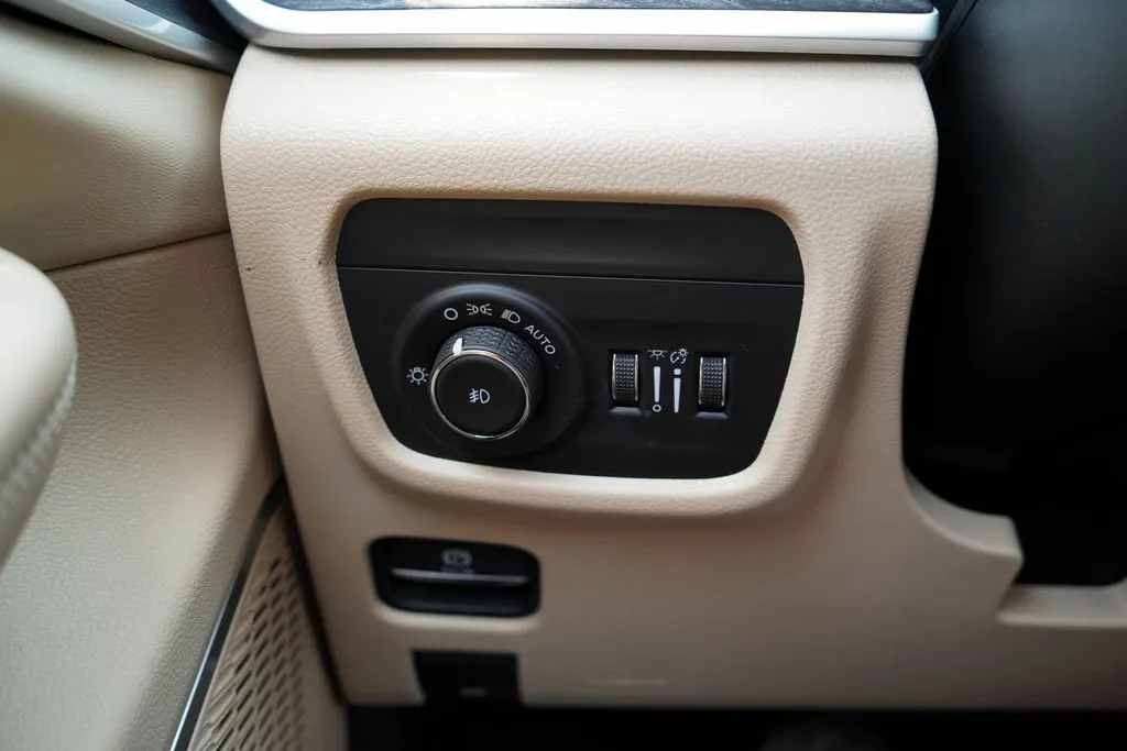 Jeep Grand Cherokee L photo 33